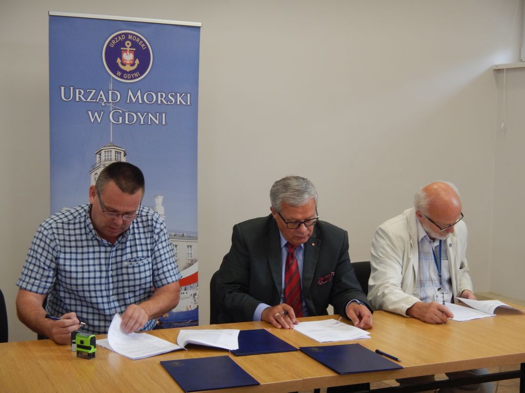 Podpisanie umowy na roboty budowlane między firmą WMW Sp.j. a Urzędem Morskim w Gdyni