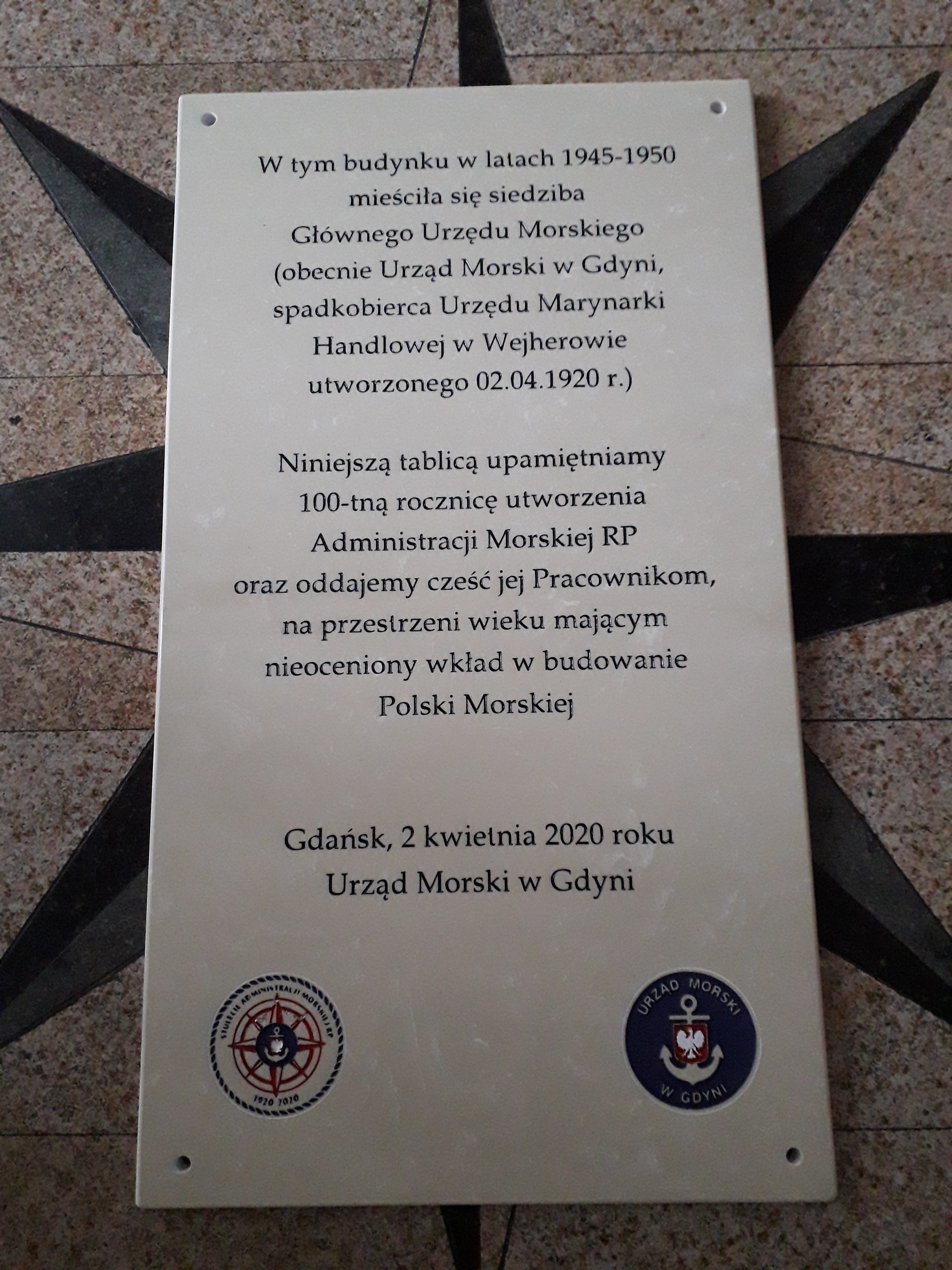 Tablica pamiątkowa przygotowana do zamontowania na budynku przy ul. Grunwaldzkiej 204 w Gdańsku (fot. Urząd Morski w Gdyni)