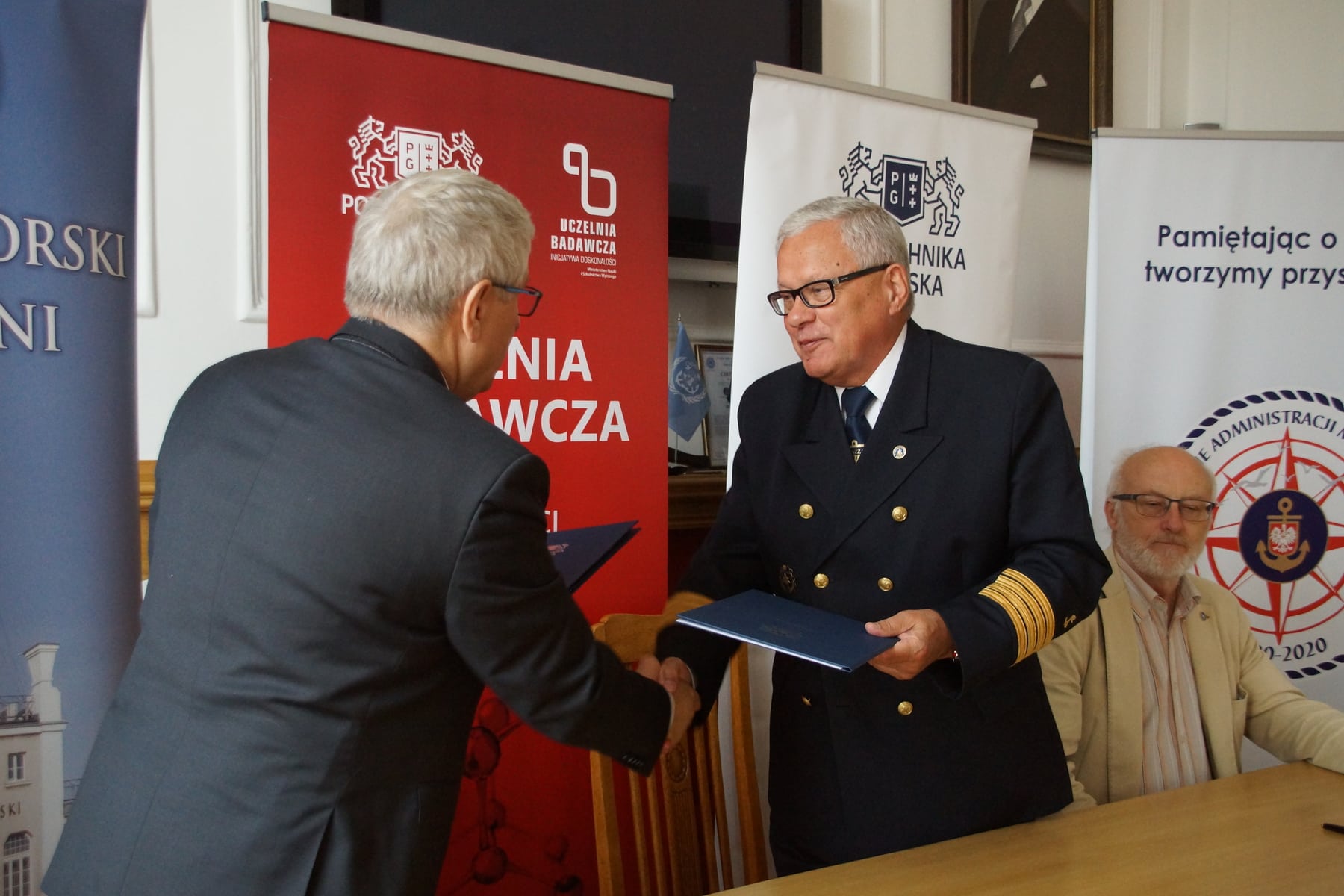 Od lewej: prof. Jerzy Wtorek, Dziekan WETI PG; kpt. ż.w. Wiesław Piotrzkowski, Dyrektor UMGDY; Andrzej Kajut, Główny Księgowy, UMGDY