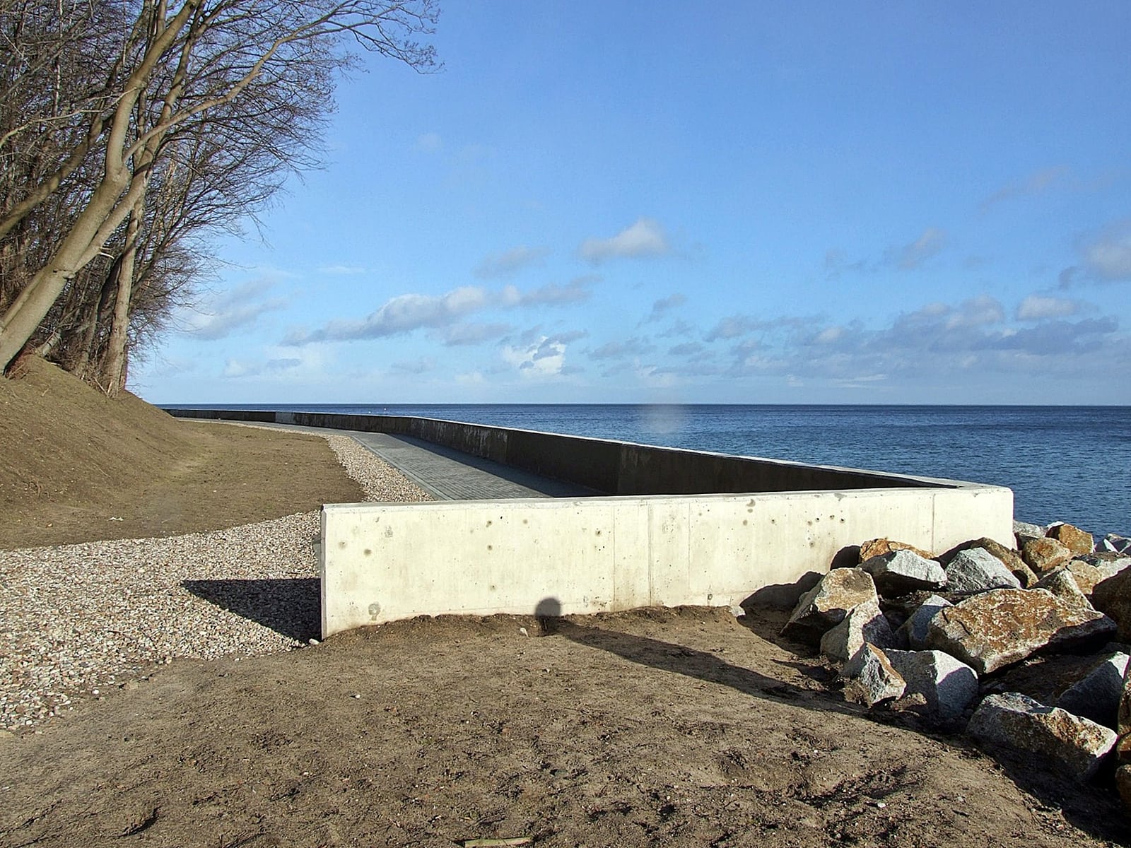 Zdjęcie południowego zakończenia opaski brzegowej w gdyńskiej dzielnicy Oksywie.