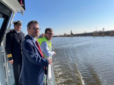 Minister Grzegorz Witkowski odwiedził plac budowy II etapu drogi wodnej łączącej Zalew Wiślany z Zatoką Gdańską