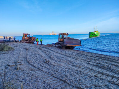 Rozpoczyna się zasilanie brzegu morskiego piaskiem z prac na torze wodnym do Portu Gdynia
