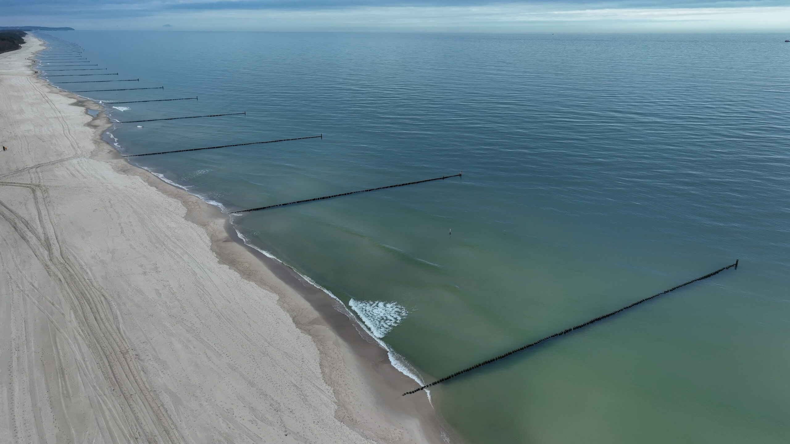 Urząd Morski w Gdyni znacząco wzmocnił ochronę brzegu w rejonie Półwyspu Helskiego