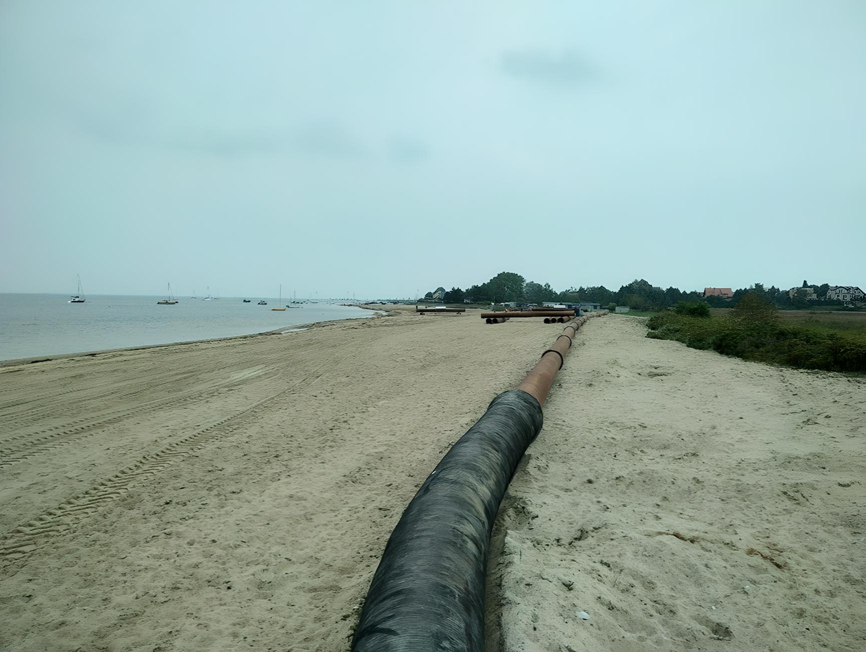 Fot. Budowa plaży w Rewie