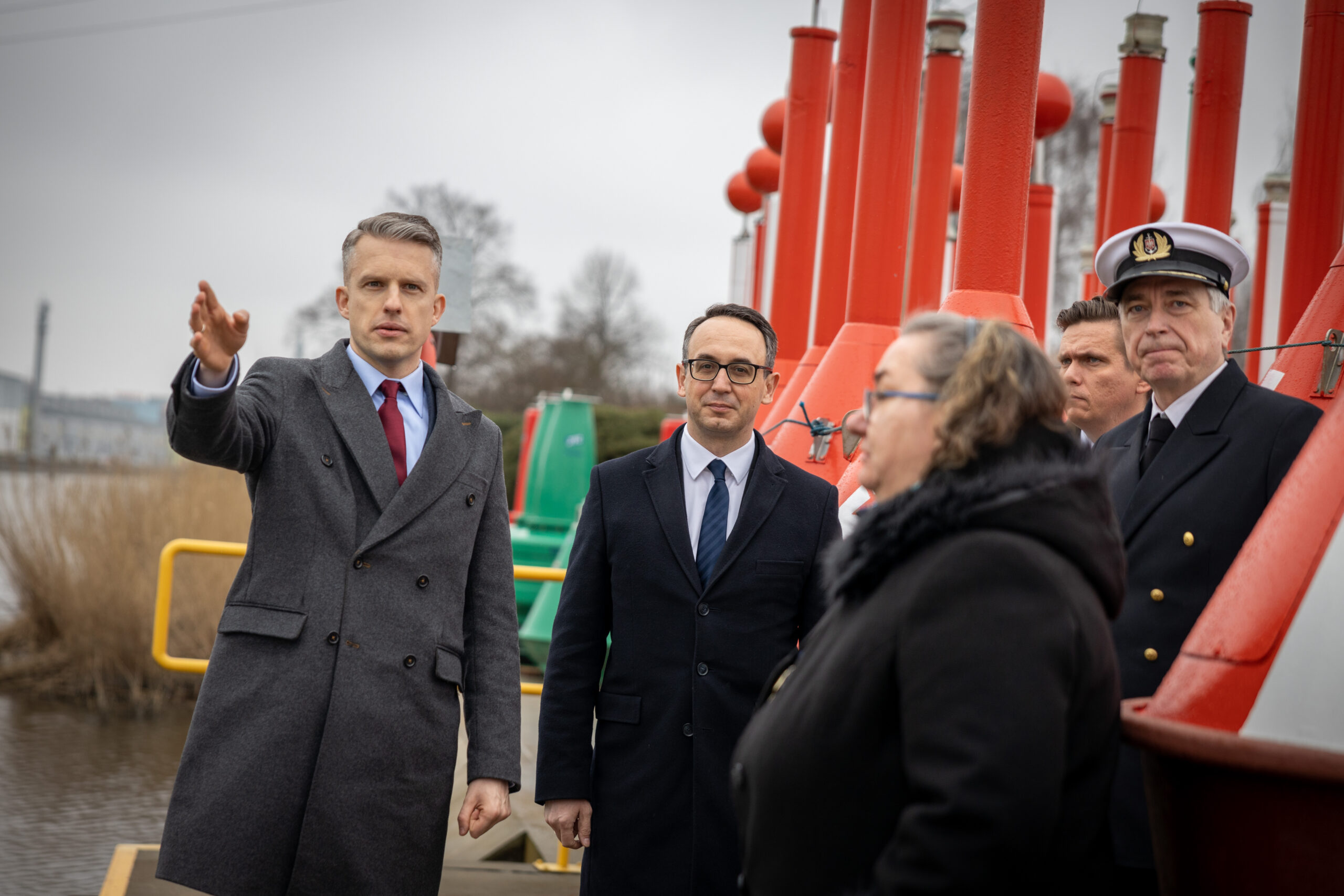 Kierownictwo ministerstwa infrastruktury w placówce Służby Dyżurnej Kapitanatu Portu Elbląg