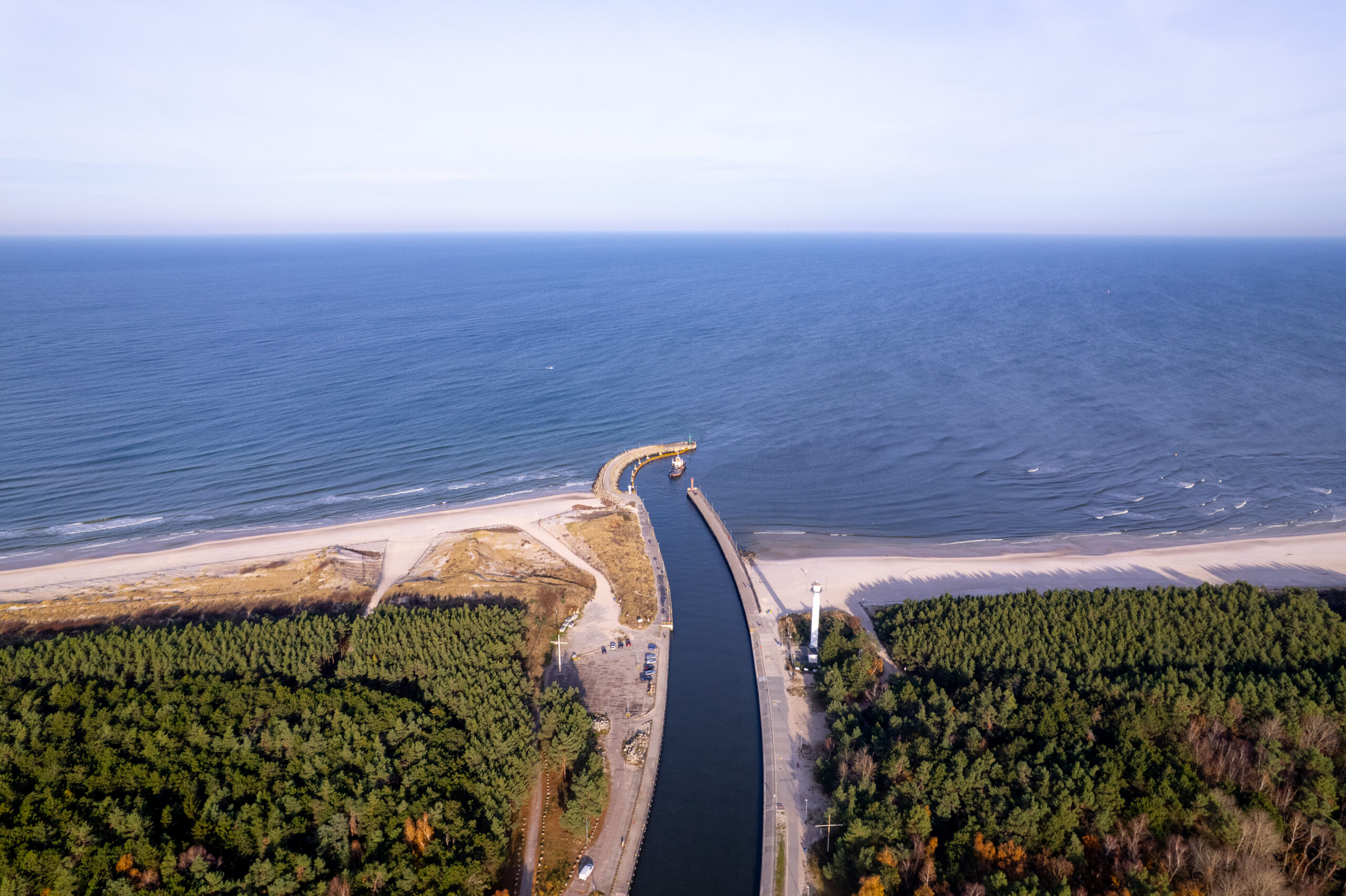 Podczyszczenia na wejściu do Portu Łeba z lotu ptaka