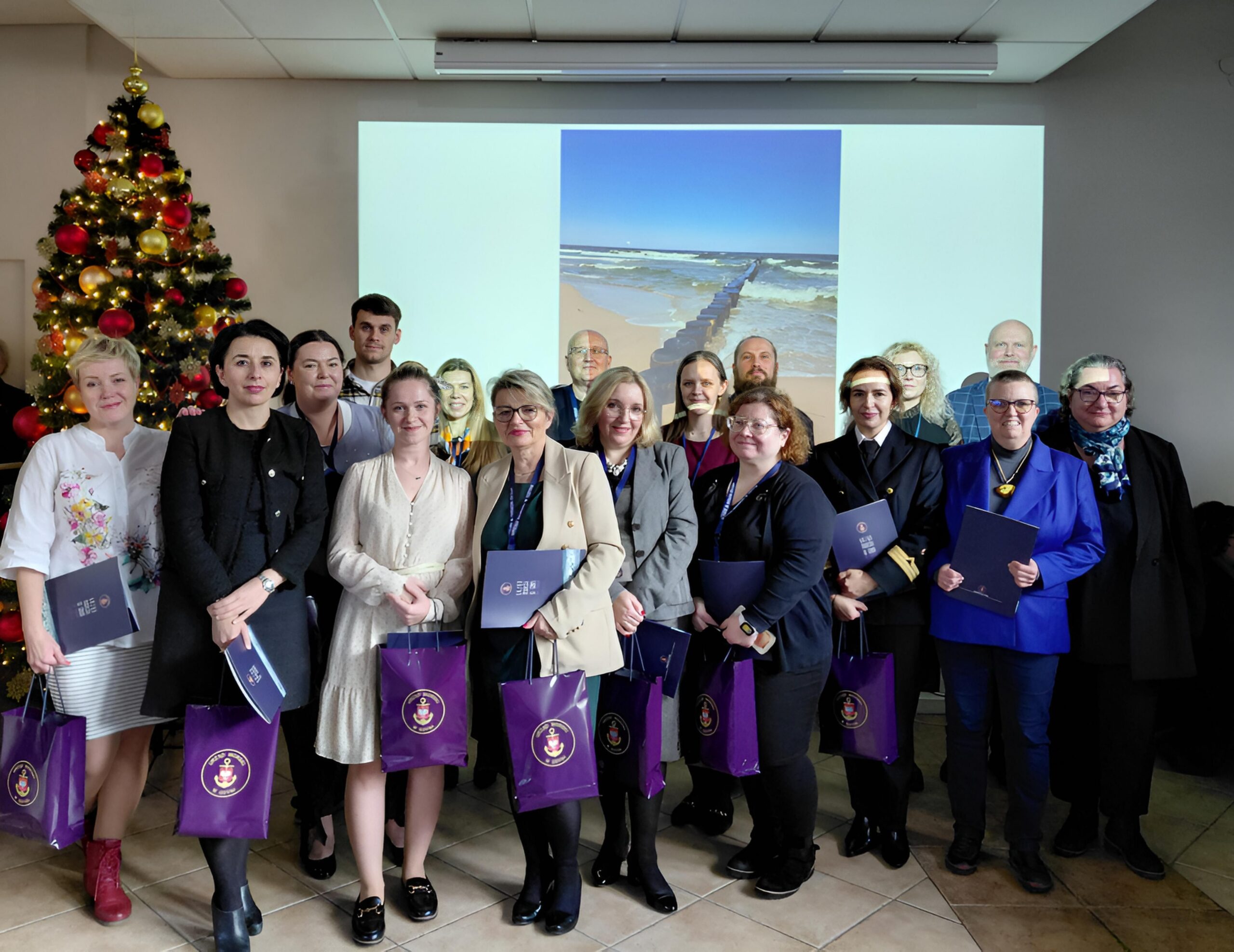 Uczestnicy konkursu po wręczeniu nagród