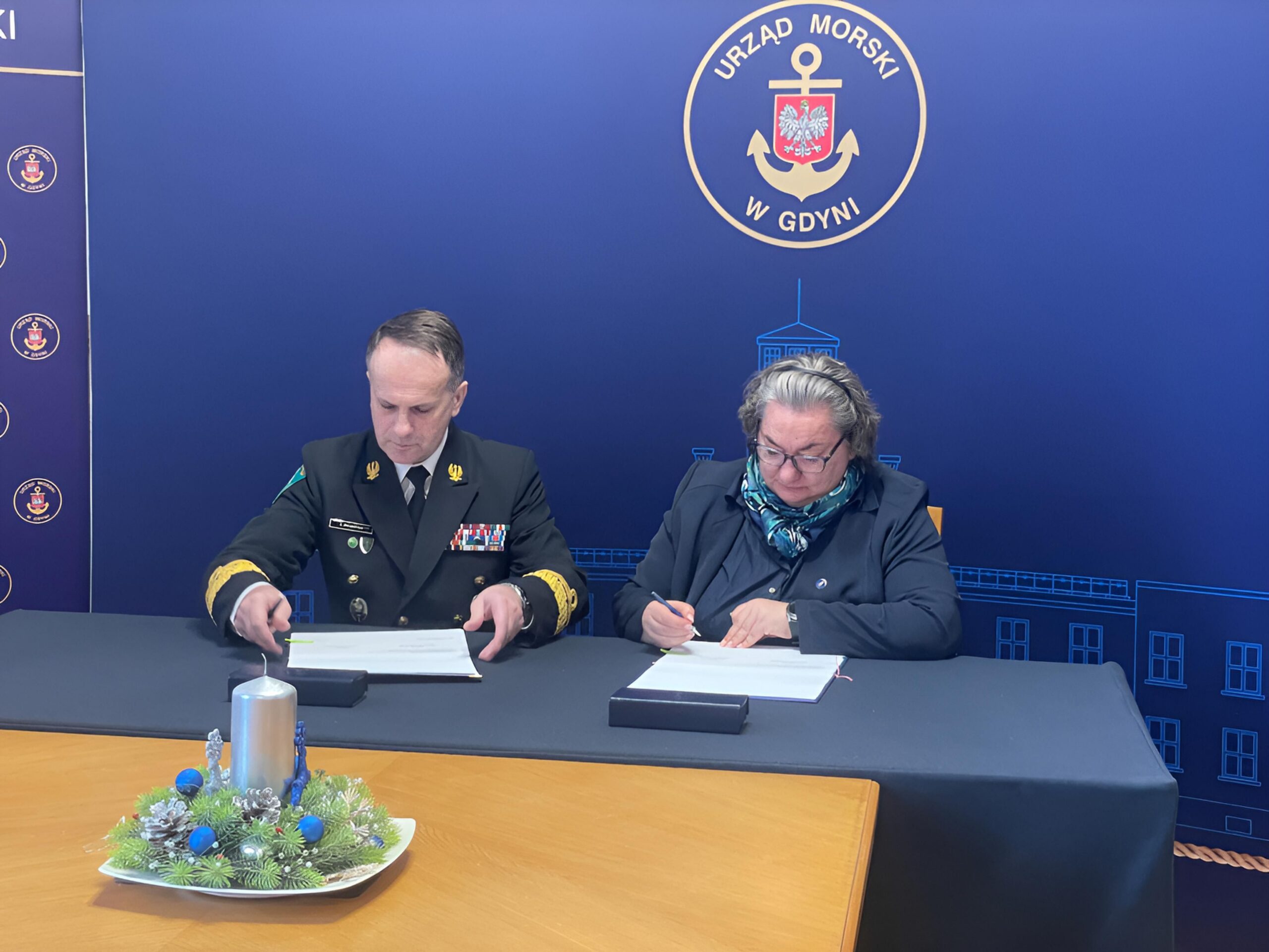 Komendant Morskiego Oddziału Straży Granicznej, kontradm. SG Andrzej Prokopski i Dyrektor Urzędu Morskiego w Gdyni, Anna Stelmaszyk-Świerczyńska