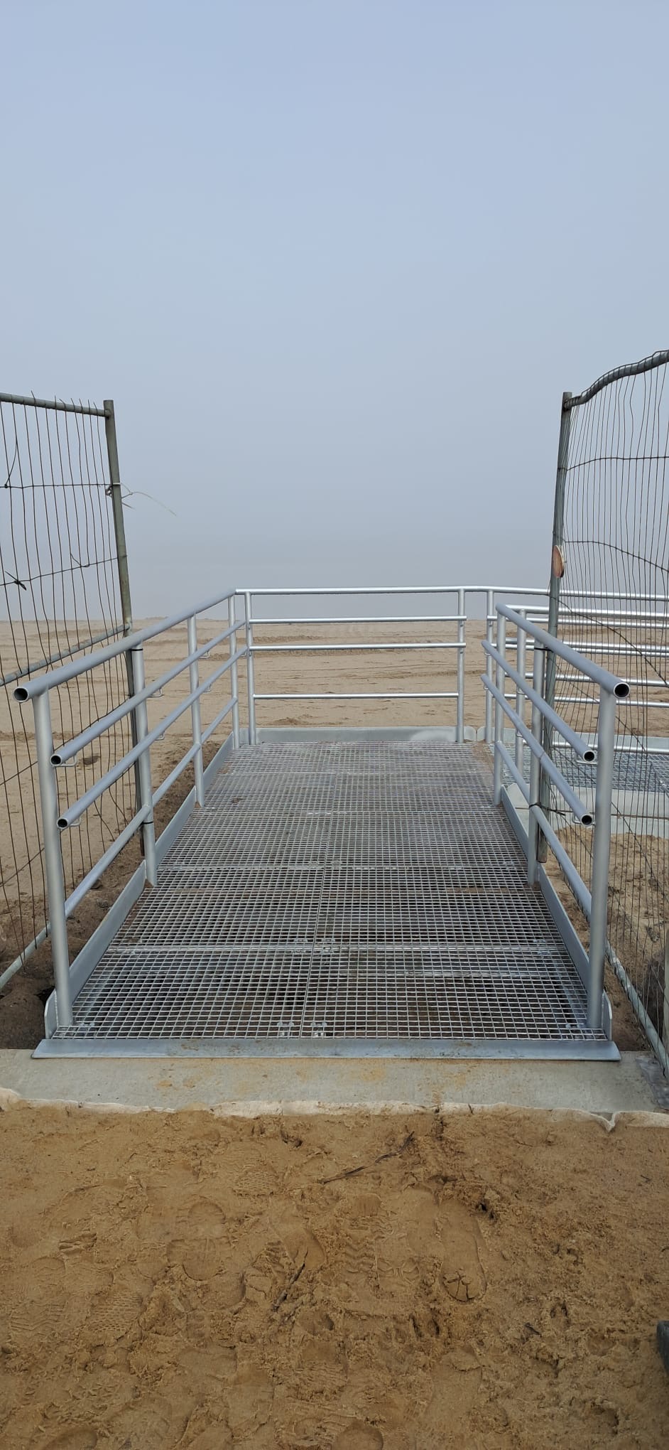 Zejście na plażę Rewa