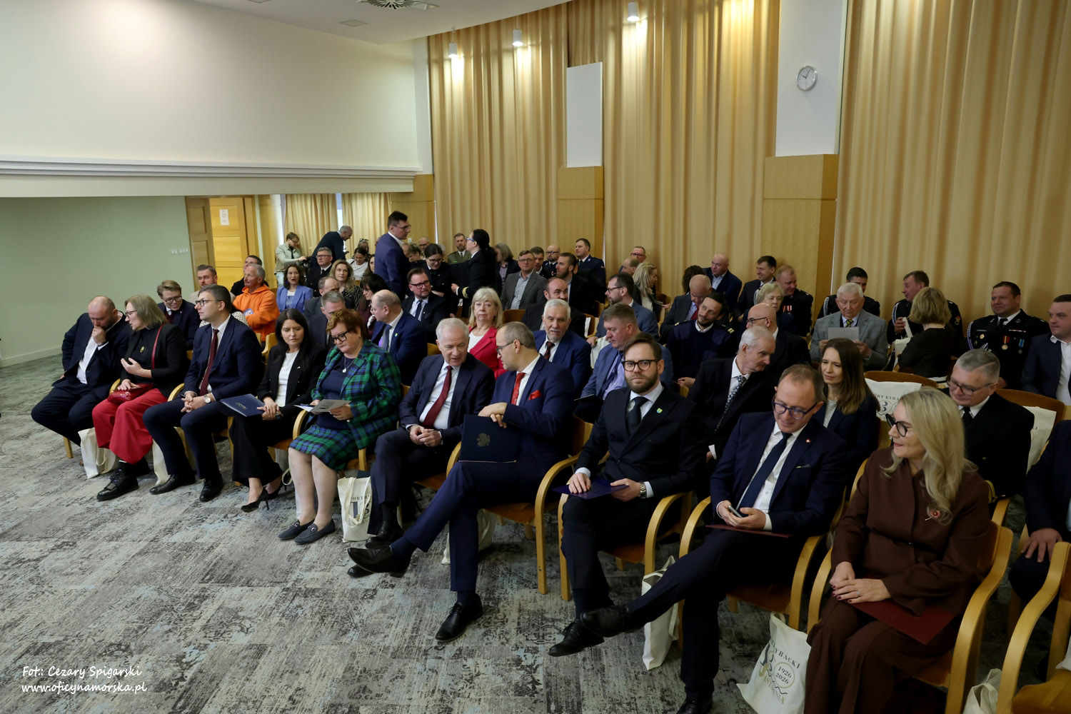 uczestnicy konferencji na sali