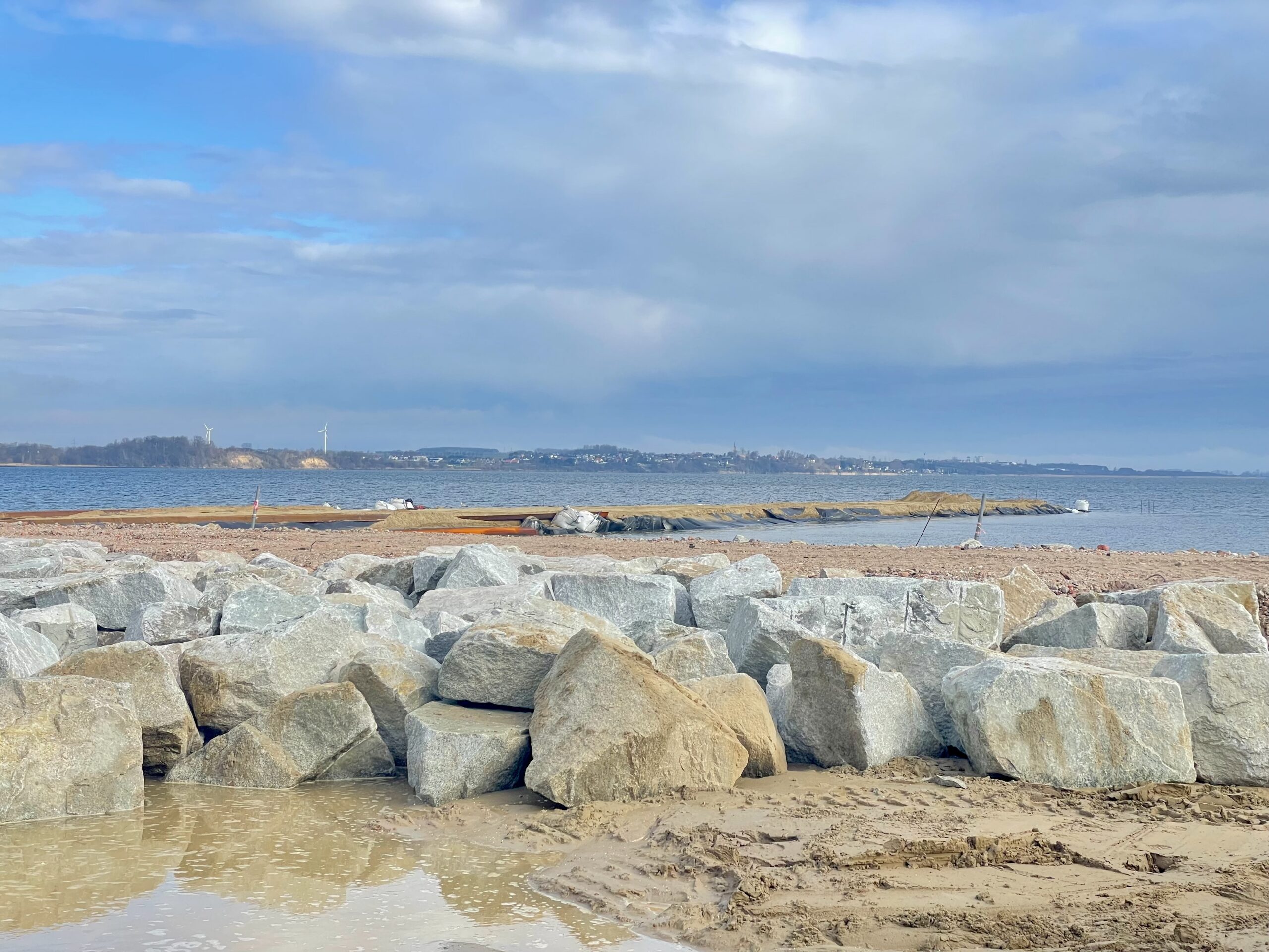 Grobla budowa falochronu w Pucku