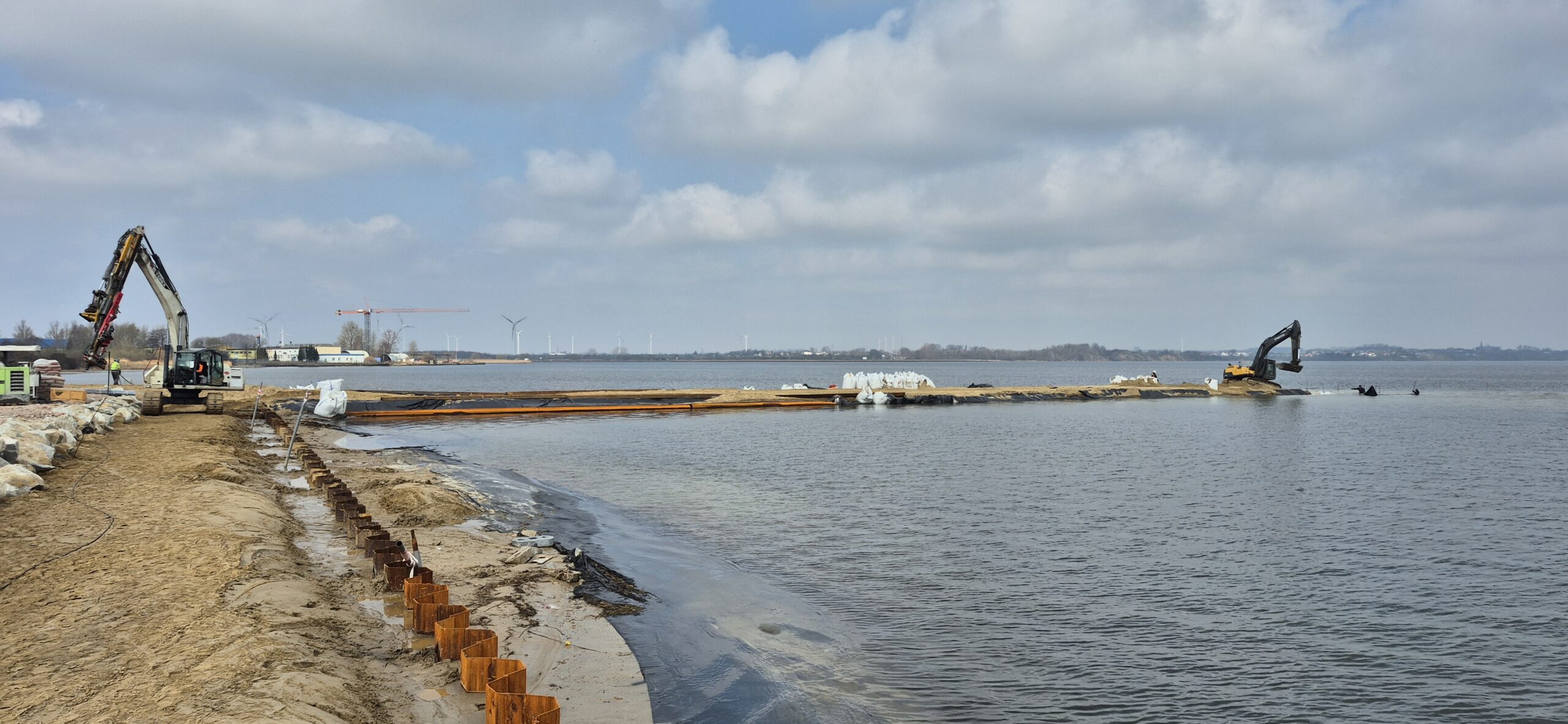 Budowa falochronu osłonowego w Pucku