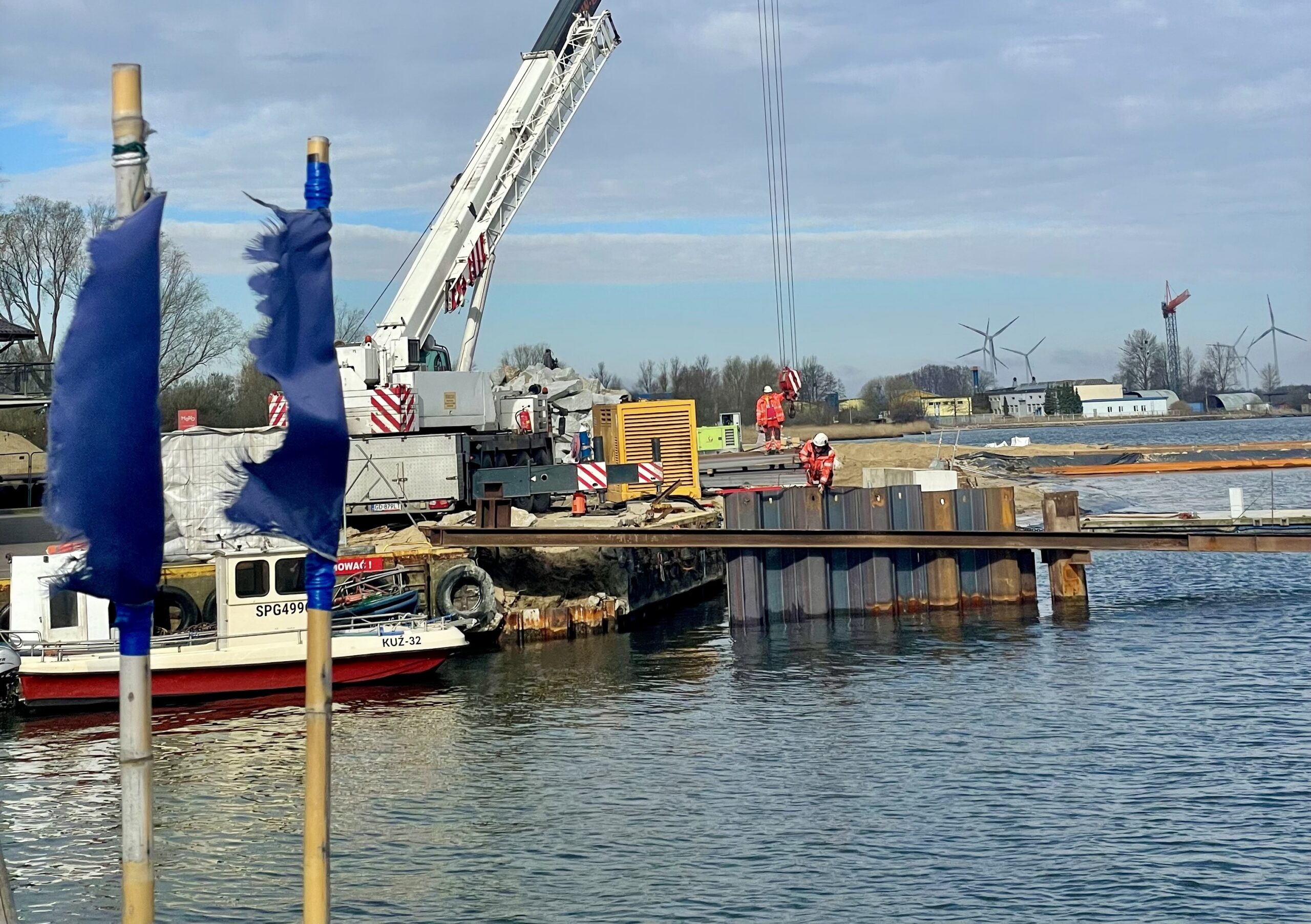 Budowa falochronu osłonowego w Pucku nabiera tempa
